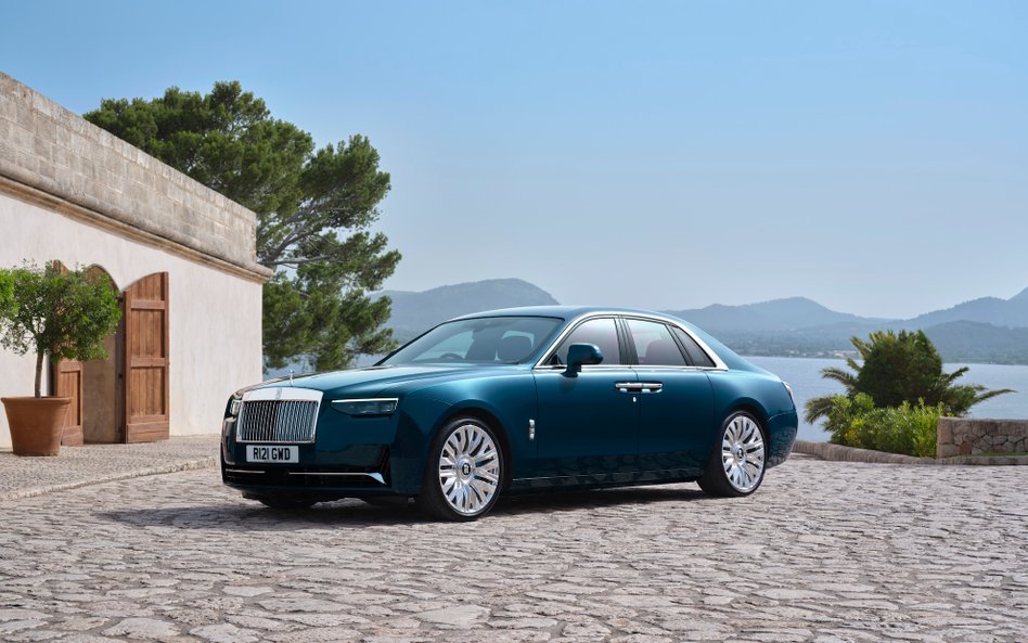 Nowy Ghost Series II to najmniejszy samochód w ofercie Rolls-Royce'a.