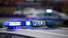 Na balkonie mieszkania na osiedlu Pod Dalnią policjanci znaleźli mężczyznę bez oznak życia, a wewnąt