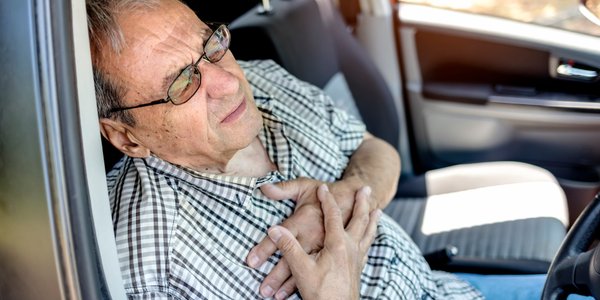 Te objawy mogą pojawić się tydzień przed zawałem. Większość osób je lekceważy