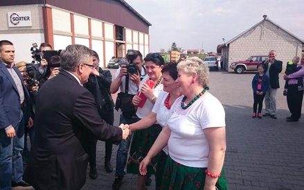 Bronisław Komorowski w trakcie kampanijnych wizyt