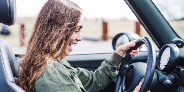 Pokolenie Z najbardziej konserwatywne wśród kupujących samochody. Oto wymagania młodych