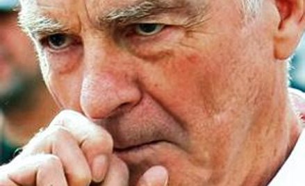 Max Mosley zostaje na stanowisku