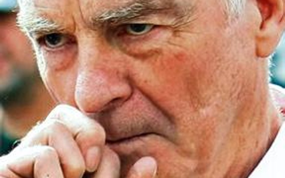 Max Mosley zostaje na stanowisku