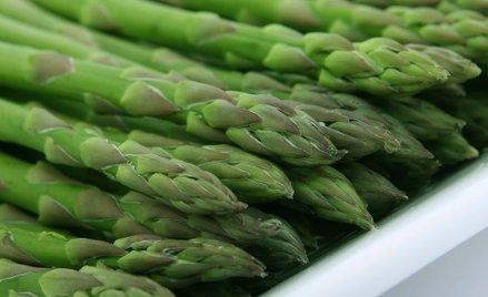 Lufthansa przywiezie Rumunów do zbierania niemieckich szparagów