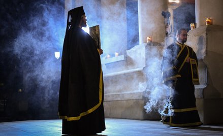 Lekarze i pielęgniarki jako święci. Kościół potępia