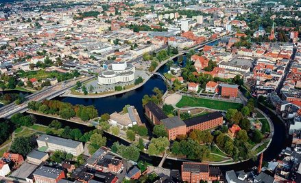 Wyspa Młyńska w Bydgoszczy przyciąga swoim niezwykłym położeniem w środku miasta