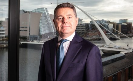 Minister finansów Irlandii: Wojna to wielka tragedia, ale tylko zwiększy rolę euro