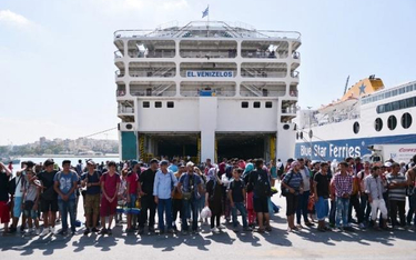 Uchodźcy opuszczają Lesbos