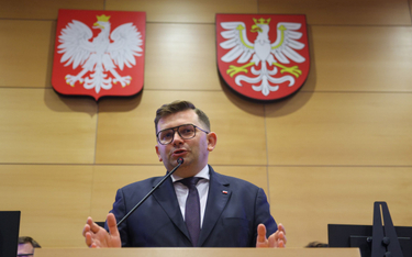 Poseł PiS Łukasz Kmita podczas sesji sejmiku województwa małopolskiego VII kadencji
