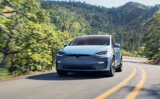 Zmodernizowana Tesla Model X