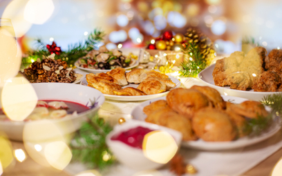 39 proc. Polaków wyrzuca jedzenie ze świąt do śmieci