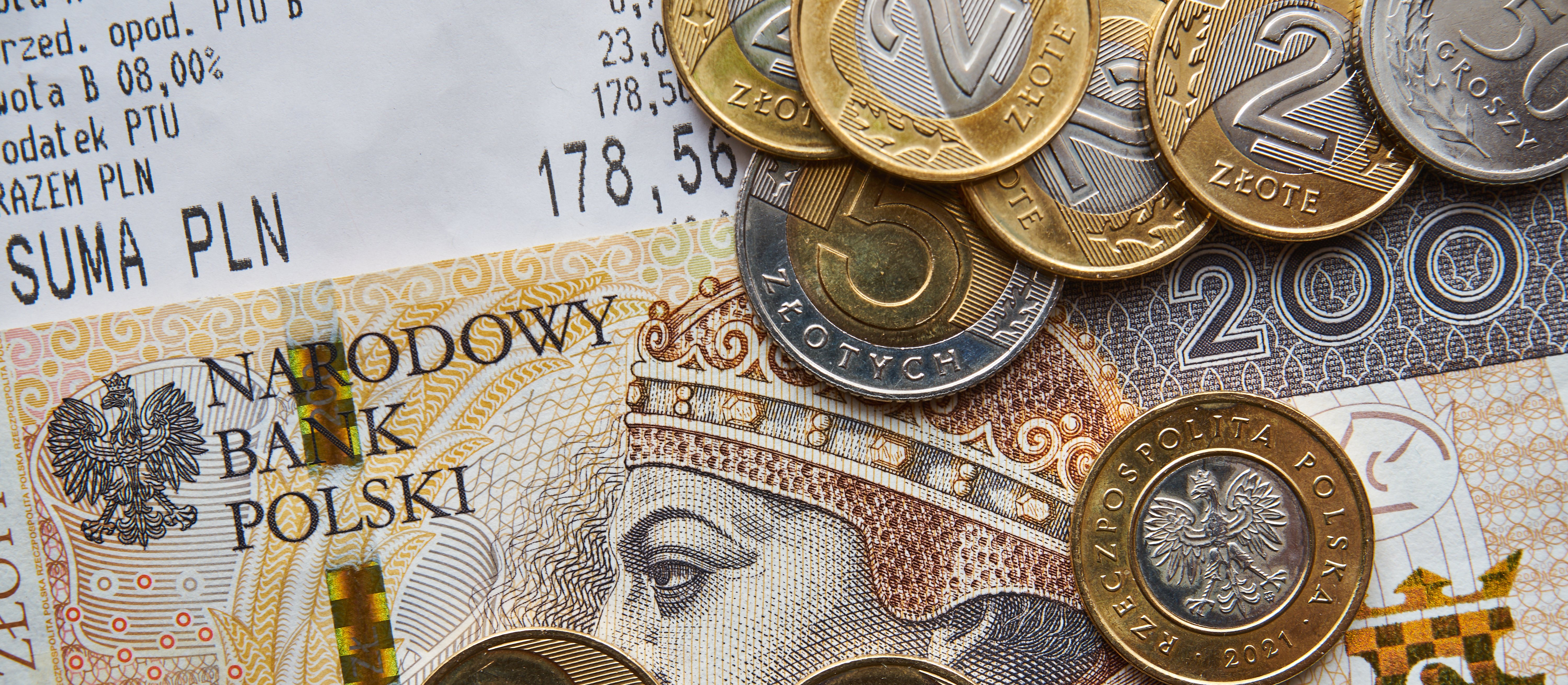 Wciąż trzeba finansować oszczędnościami bieżące potrzeby