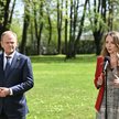 Premier Donald Tusk oraz minister rodziny, pracy i polityki społecznej Agnieszka Dziemianowicz-Bąk