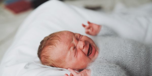 Prof. Gregory: Nocne pobudki noworodków są biologicznie niezbędne
