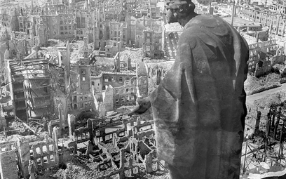 Zbombardowanie Drezna w nocy z 13 na 14 lutego 1945 roku (na zdjęciu) z pewnością podpada pod parano