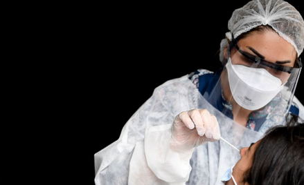 Epidemia koronawirusa: Spokojniej z zakażeniami