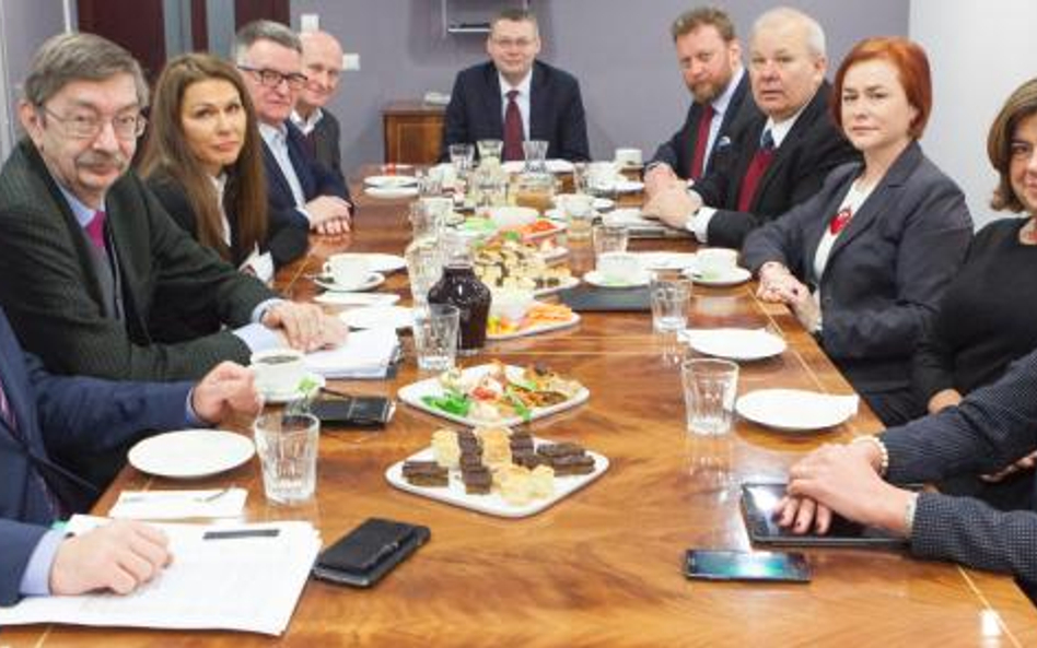 Uczestnicy od lewej: dr Wojciech Zawalski, dr Wojciech Matusewicz, dr Gabriela Sujkowska, prof. Jerz