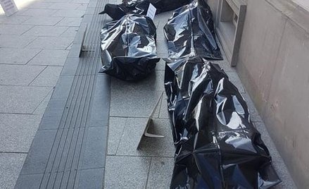 Lekarze w workach na zwłoki pod Ministerstwem Zdrowia