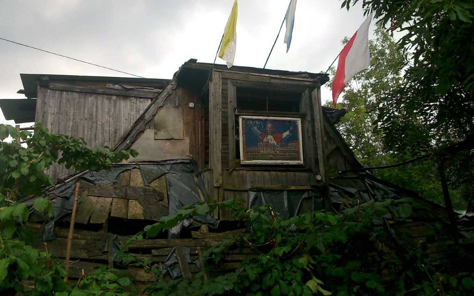 Rządzącym chodzi, by naród czcił "naszego Papieża" i nie pamiętał o Jego naukach