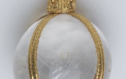 Przykład biżuterii z IX w., odnalezionej przez skazanych poszukiwaczy skarbów