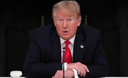 Symbol użyty przez nazistów. Facebook usuwa reklamy Trumpa