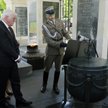 Prezydent Frank-Walter Steinmeier w piątek przy Grobie Nieznanego Żołnierza w Warszawie.