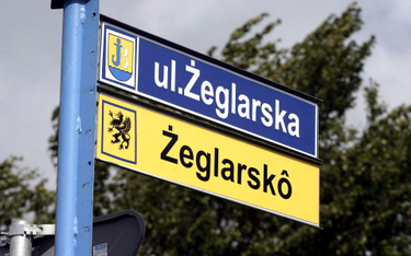 Kuźnica - nazwy ulic zapisane po polsku i po kaszubsku