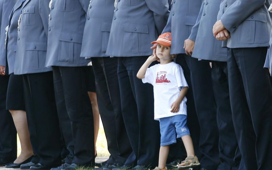 RPD do Policji: przy interwencjach z dziećmi nie zakładajcie mundurów