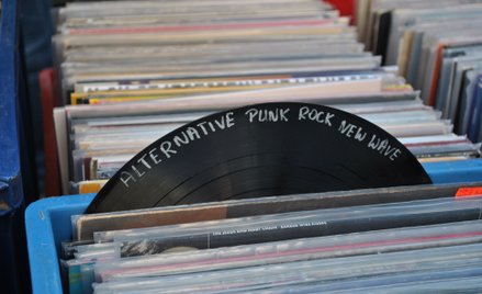 Zwiększa się zainteresowanie płytami winylowymi