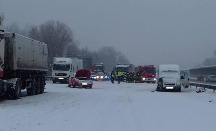 Na A4 w Zabrzu zderzyło się siedem samochodów. Autostrada w kierunku Wrocławia jest zablokowana.