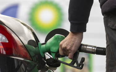 BP wstrzymuje zatrudnianie i inwestycje w odnawialne źródła energii