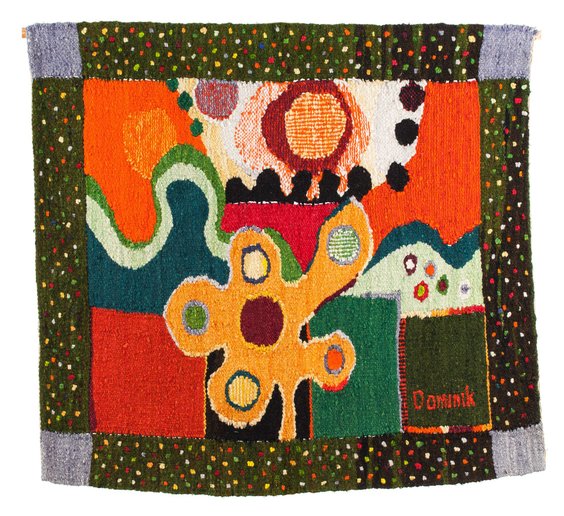 Wchodzą na rynek gobeliny Tadeusza Dominika.