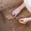 Nowe badania dowodzą, że neandertalczycy wytapiali tłuszcz z rozbitych kości zwierząt / zdjęcie ilus