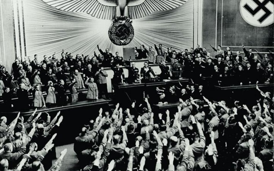 Owacja w Reichstagu na cześć Hitlera z okazji przyłączenia Sudetów do Rzeszy, listopad 1938 r.