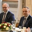 Prezydent RP Karol Nawrocki (C), sekretarz stanu, szef Biura Polityki Międzynarodowej Marcin Przydac