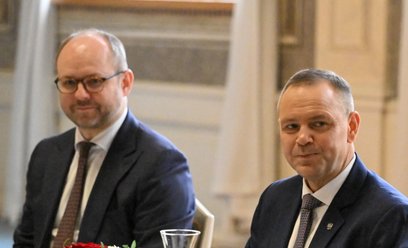 Prezydent RP Karol Nawrocki (C), sekretarz stanu, szef Biura Polityki Międzynarodowej Marcin Przydac