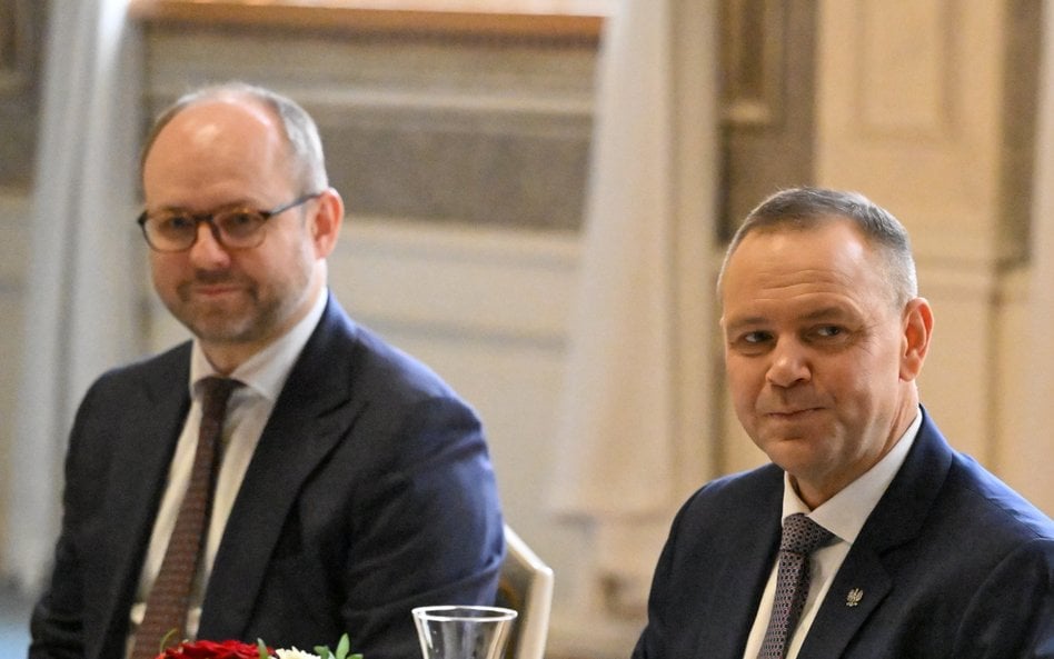 Prezydent RP Karol Nawrocki (C), sekretarz stanu, szef Biura Polityki Międzynarodowej Marcin Przydac