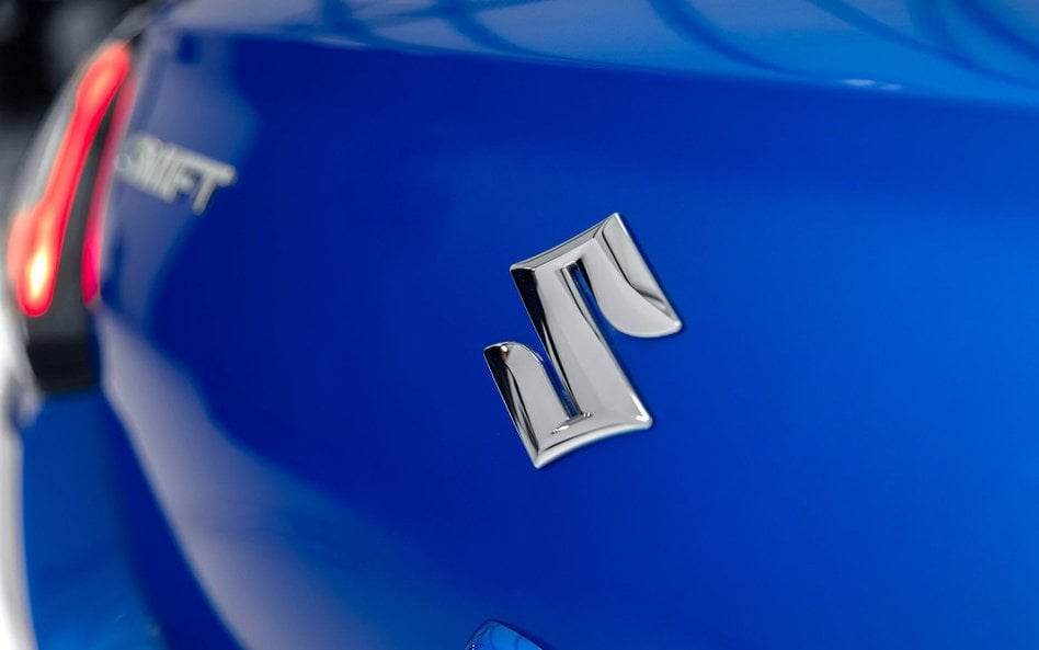Tak wygląda logotyp Suzuki obecnie - chromowana litera "S"
