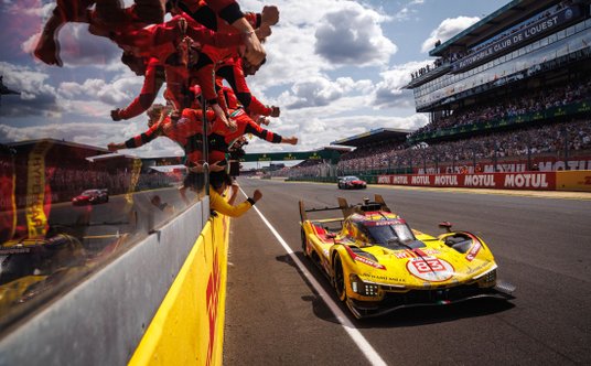 Robert Kubica wygrywa wyścig 24h Le Mans