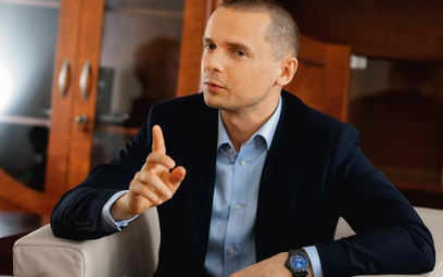 Krzysztof Dyki jest członkiem zarządu ZUS; nadzoruje pion operacji i eksploatacji systemów.