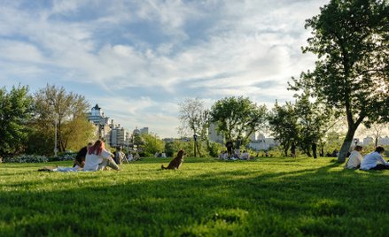 Popularność trendów takich jak „pet longevity” i „petmaxxing” rośnie od pandemii, kiedy wielu ludzi 