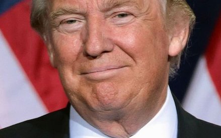 Wybory prezydenckie w Stanach Zjednoczonych wygrał kandydat republikanów Donald Trump. Zdobył 276 gł