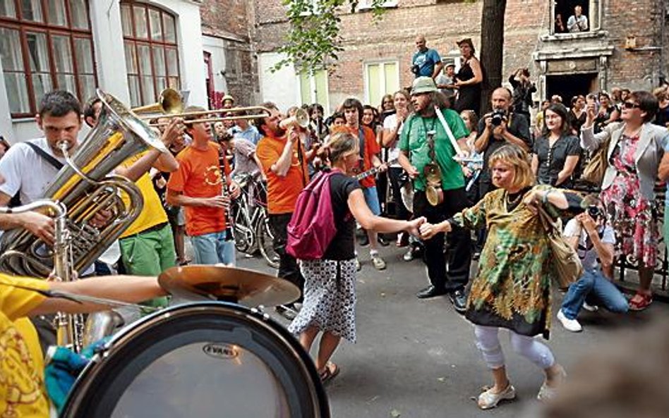 W domu modlitwy w Górze Kalwarii wystąpiło 11 muzyków ze świata. Publiczność słuchała ich także na z