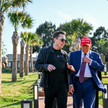 Elon Musk i Donald Trump na pokazie startu szóstego lotu testowego rakiety SpaceX Starship w Brownsv