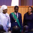 Prezydent Senegalu Bassirou Diomaye Faye z żonami - Marie Khoe po prawej, Absa po lewej