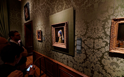 „Dziewczyna z perłą” Jana Vermeera w haskim Mauritshuis. Dzieło wypożyczono do Rijksmuseum w Amsterd