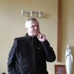 Ksiądz Jacek Dunin-Borkowski. Kadr z zarejestrowanego wykładu księdza