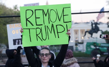 Protest przeciwko Donaldowi Trumpowi przed Białym Domem
