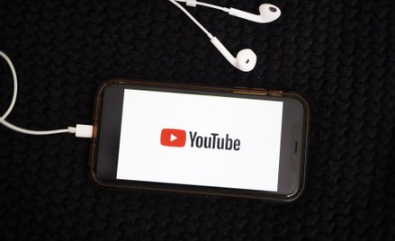 Młodzi inwestorzy biorą wiedzę z YouTube’a