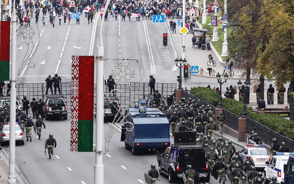 Funkcjonariusze OMON-u w niedzielę znów użyli kul gumowych i gazu łzawiącego